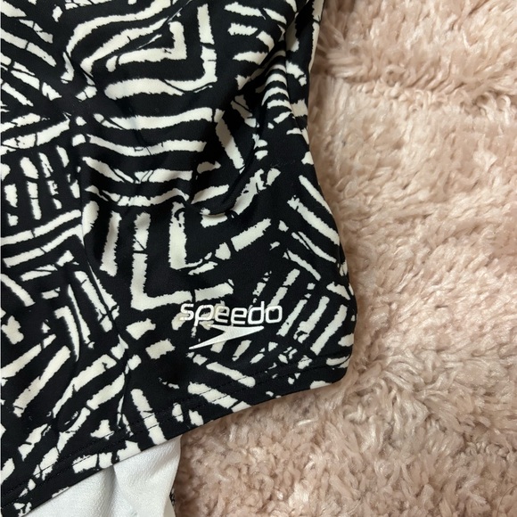 Speedo black and white one piece swimsuit size XL - Picture 3 of 3